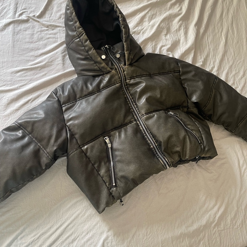 Zara Black Puffer Jacket with Quilted Design and Hood